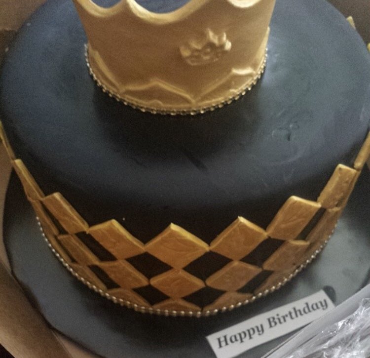 KeithJonesJr's tweet photo. Oh yea, the cake Mr. Bake did for my birthday a few years ago. He won tonight! #MrBake https://t.co/Igntagt30M