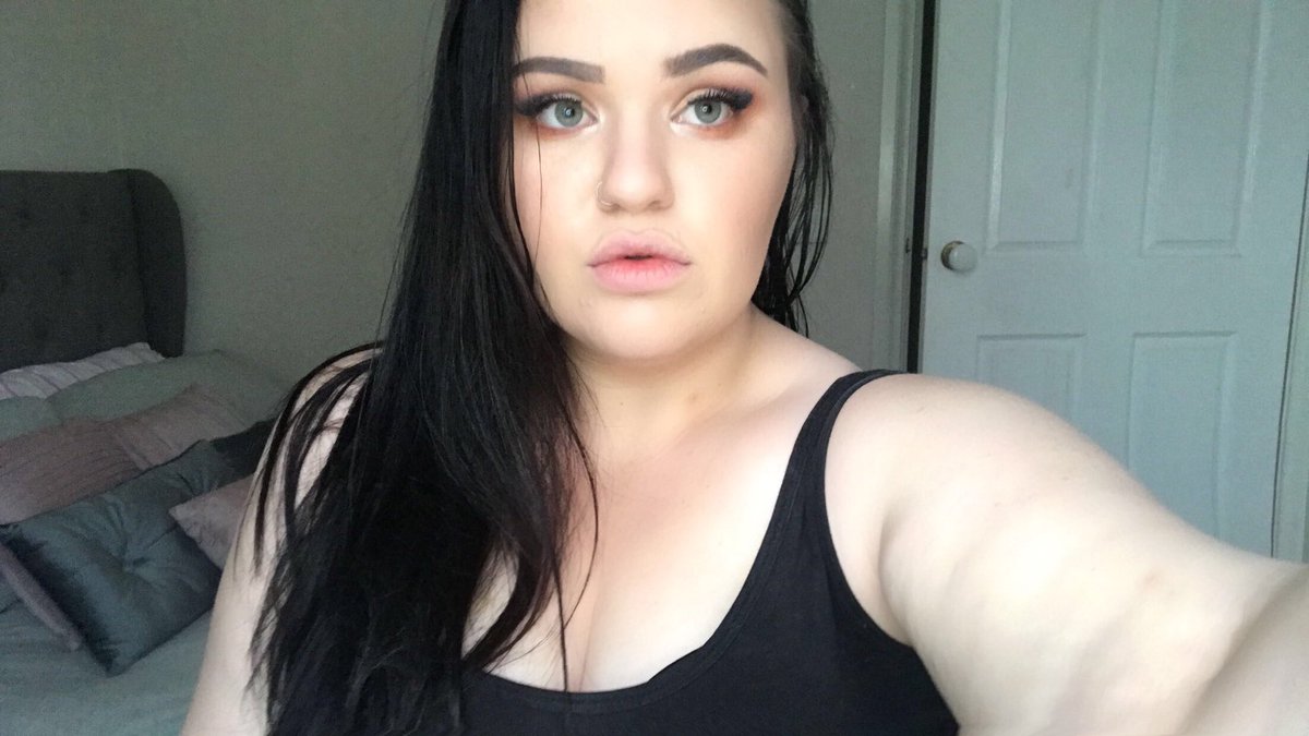 GoddessErin3's tweet photo. Your goddess is in some serious need for money; which lil piggy is going to tribute me and help me out? You don’t want to find out what happens when you don’t 😡😡  https://t.co/eKWiFKJuTo #dom #paypal #cash #paypig #atm #findom #bbwfindom https://t.co/arO0M3utiY