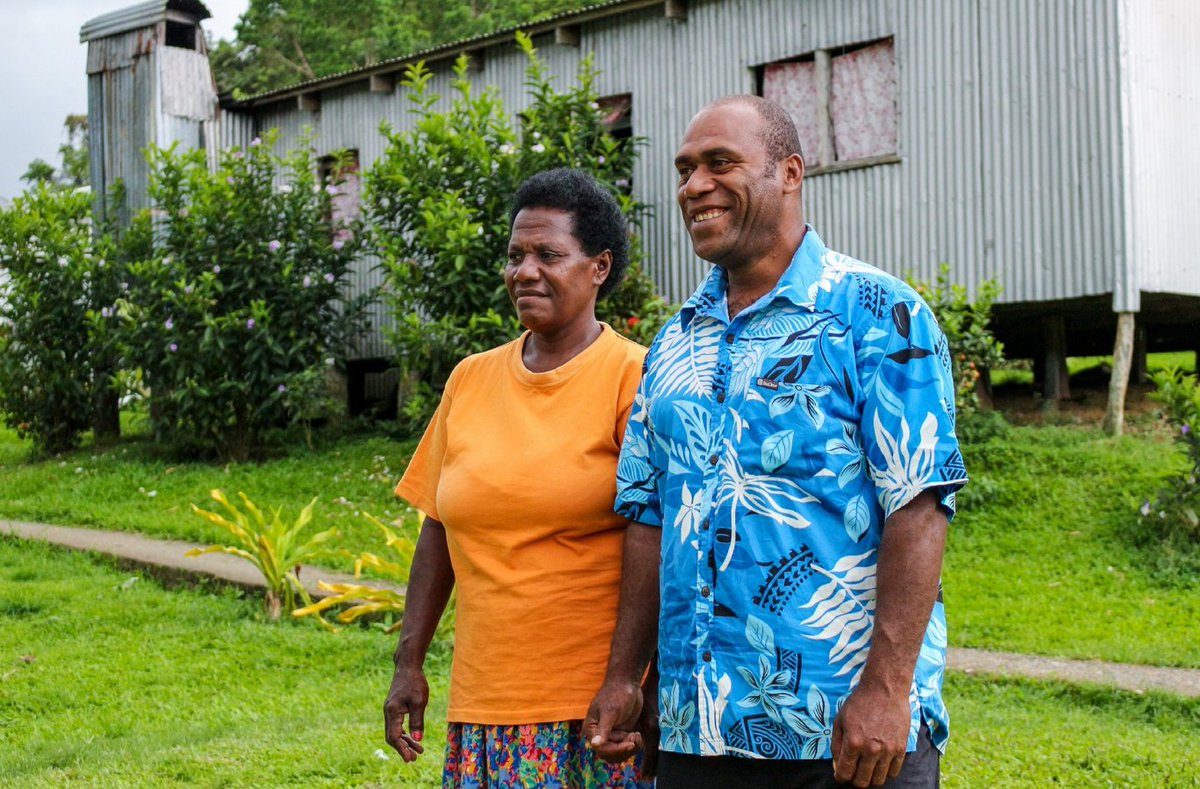 UNDP's tweet photo. After 7 yrs together, Amani and Savaira got married on a mobile govt service bus supported by @UNDP_Pacific. Only 20% of women have #landrights across the world. Amani wants to ensure his wife has equal legal rights to their property in Fiji. #LegalAid2018
https://t.co/K4Eag7YuSX https://t.co/GRNTQ8me2H