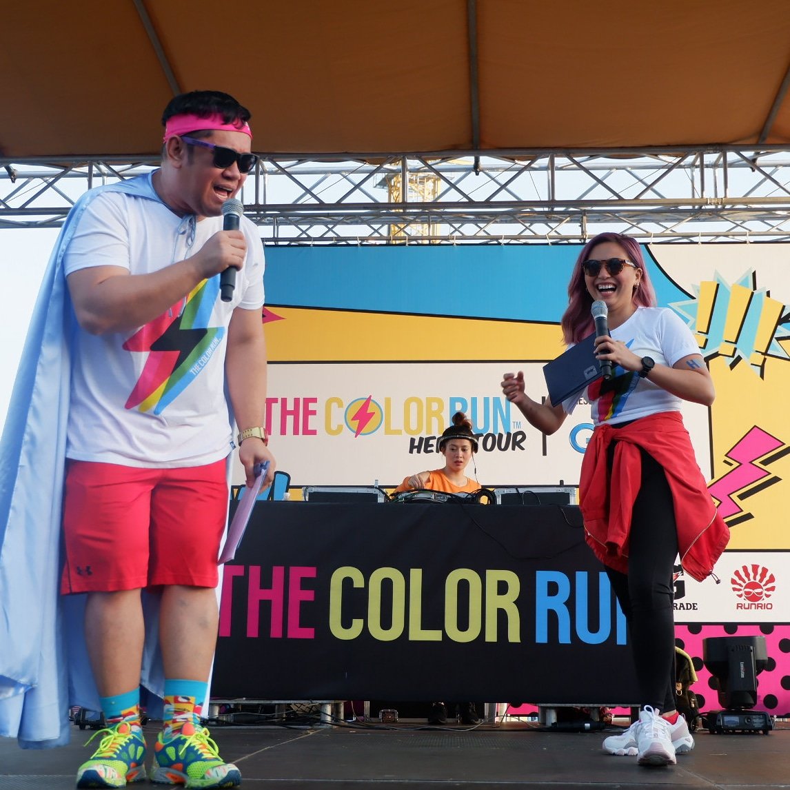 Sparkle_GMA's tweet photo. Betong Sumaya and Joyce Pring are the hosts for this morning's #TheColorRunPh at West McKinley, Taguig! #Happiest5k #TCRHero2018 #IAmSuper https://t.co/sLtB9X7qRc