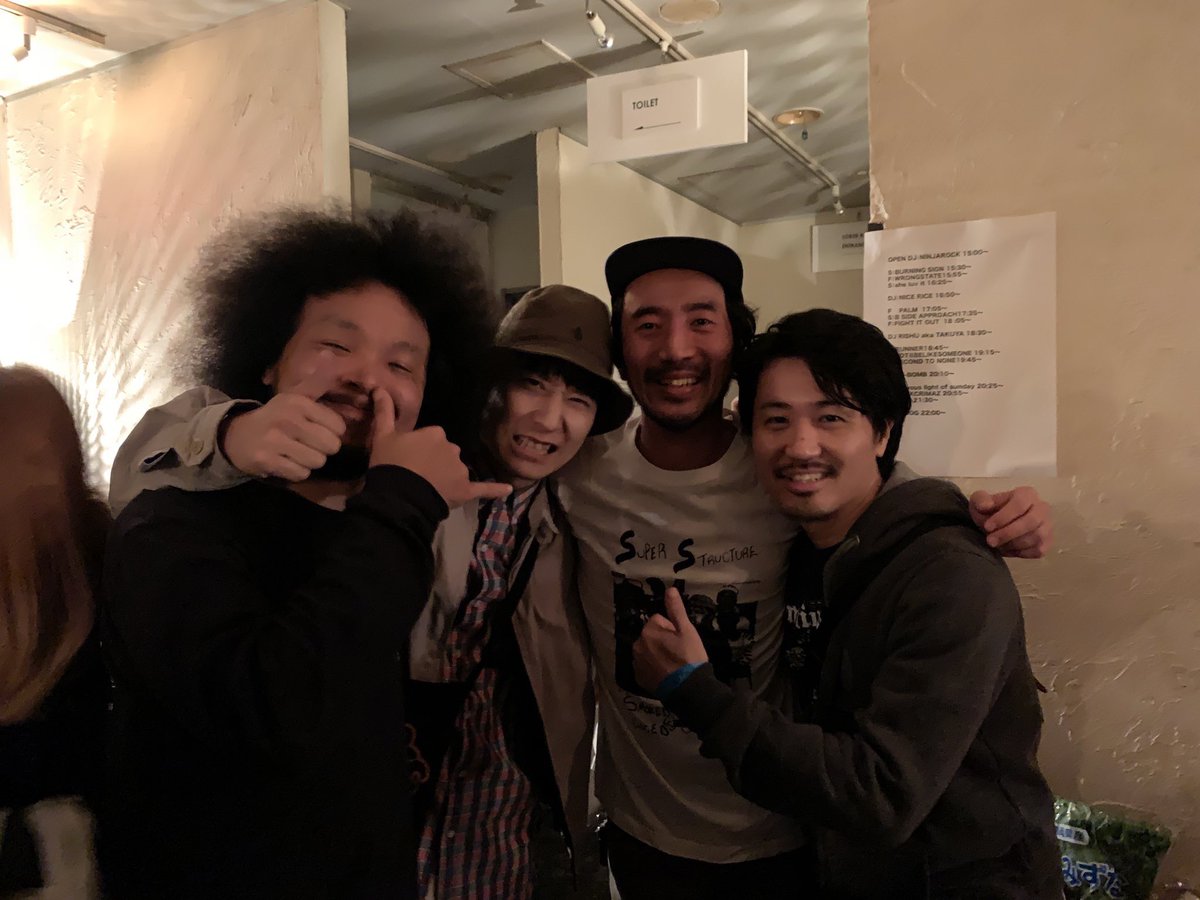 sugar080808's tweet image. イケてるドラマーたちと一緒に撮れて嬉しかったなー🥁
#exc #palm #fightitout #nervouslightofsunday #SMDfest2018