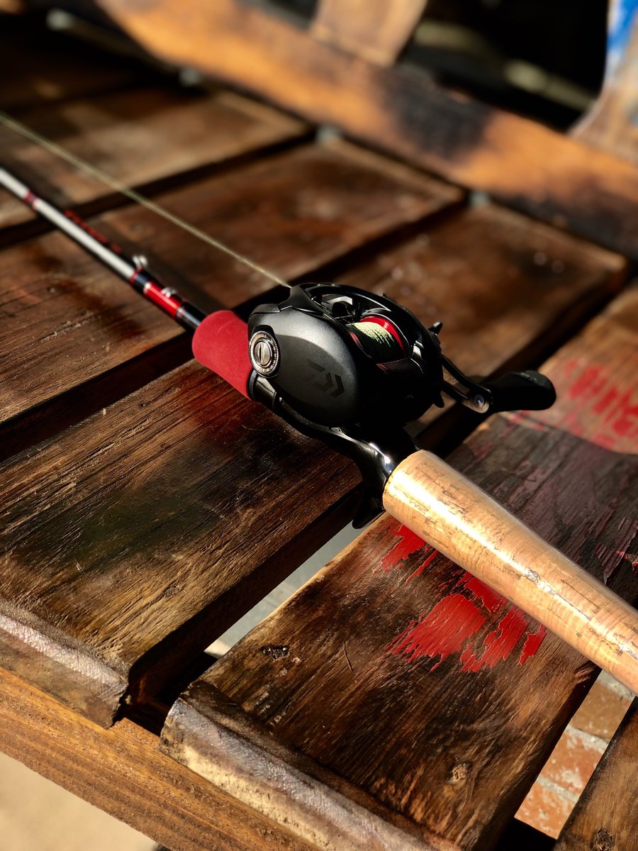 _floridaangler's tweet photo. @DaiwaUSA This baitcasting combo is, dare I say...Fuego!  Hat tip @dpshow #thefloridaangler #clermont #fishing #basstobillfish #florida #shopsmall #fuego https://t.co/WuRczCGkxg