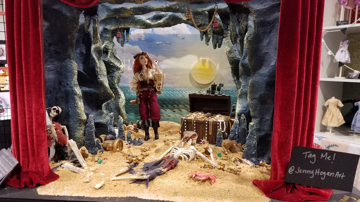 ckkona_art's tweet image. I was so busy admiring art I forgot to take a lot of pics!! So here is just a tiny taste of what was at @DesignerCon #somuchgoodart #wheredidmymoneygo