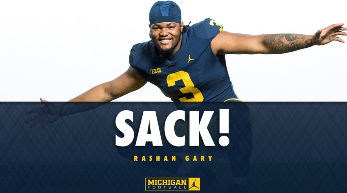 jfeeshanxw's tweet photo. The joy of when a son listens to his mother! 🤗 #GoBlue3 #RahGary https://t.co/YK7qrZOQiC