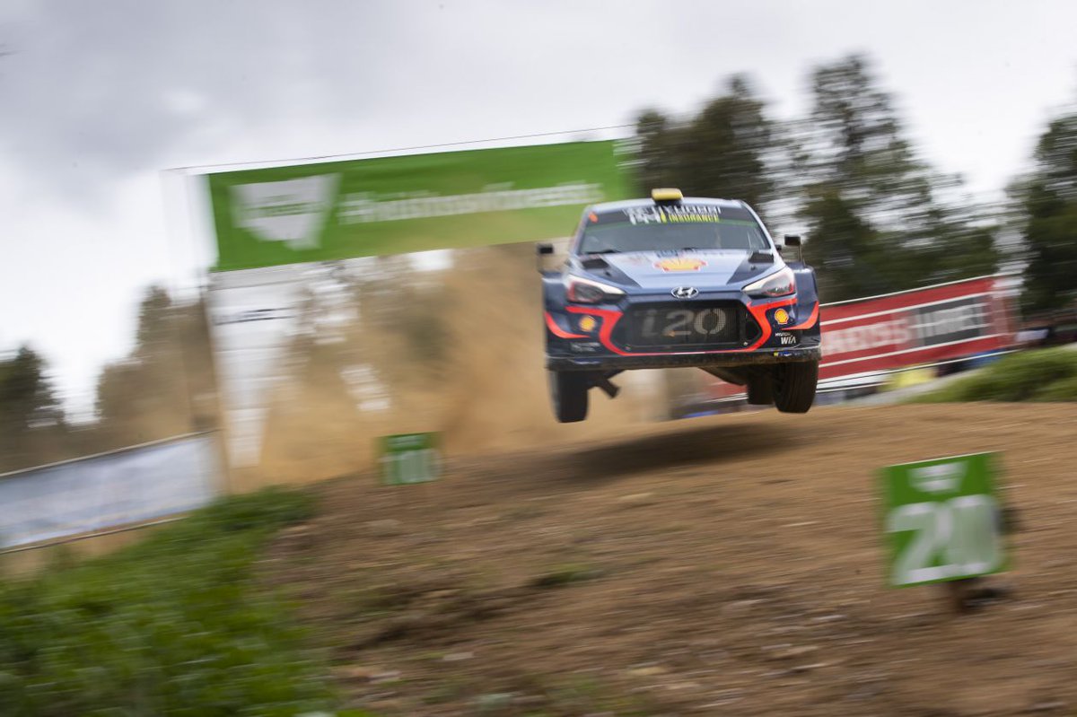 HMSGOfficial's tweet image. #WRC 
⏱ SS24

1. 🇫🇷 Ogier 
2. 🇫🇮 Lappi +0.1
3. 🇳🇴 Ostberg +2.7
4. 🇬🇧 Evans +3.0
5. 🇫🇮 Latvala +4.2
6. 🇳🇿 #Paddon +4.6
7.  🇳🇴 #Mikkelsen +9.5
8. 🇮🇪 Breen +24.9

#HMSGOfficial #RallyAustralia