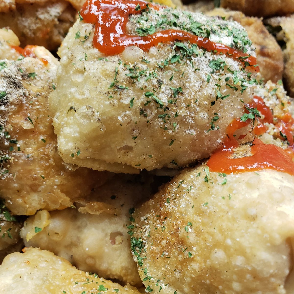 etc_egg's tweet image. Kung pao veggie number 50 in EGG ROLLS Etc list paired with chopped peanuts on the side and a sweet thai chili sauce 
#cateringpans #eggrollsetc  #amealinitself #vegan #vegetarian #flexitarianfood #chicagoeats #comfortfood  #fusionfood