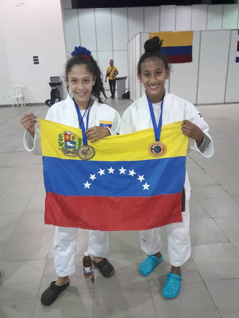FVJudo's tweet photo. JUDO VENEZOLANO LOGRA MEDALLAS DE ORO Y BRONCE EN “CAMPEONATO PANAMERICANO INFANTIL GUAYAQUIL 2018”

JUDO VENEZOLANO LOGRA MEDALLAS DE ORO Y BRONCE EN “CAMPEONATO PANAMERICANO INFANTIL GUAYAQUIL 2018”
https://t.co/Pj8m50MwTr https://t.co/iF8NWYlbyO