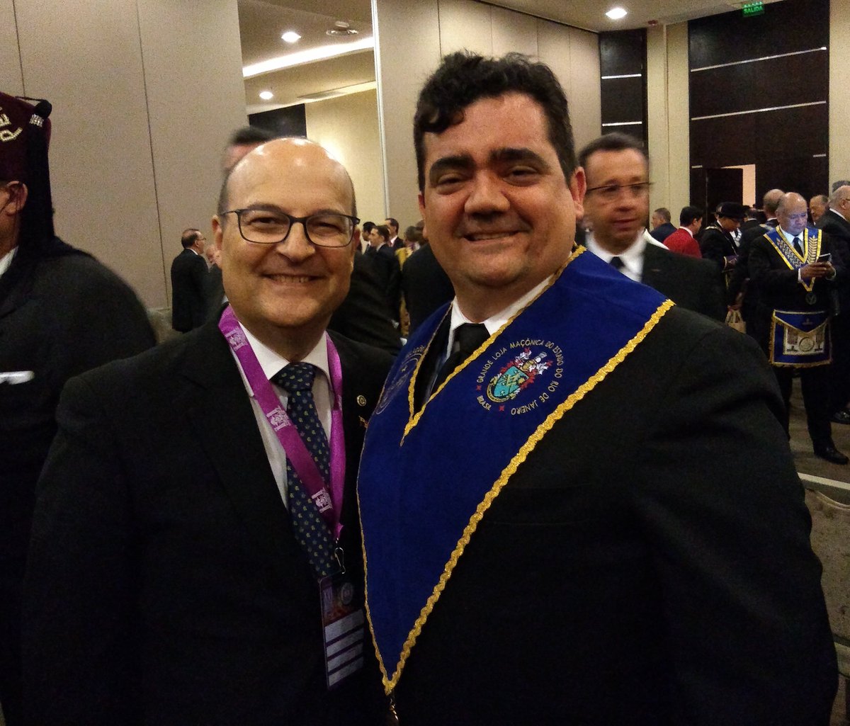 rubenscmonteiro's tweet photo. Reunião de trabalho na Conferência Mundial de Grande Lojas Maçônicas Regulares #wcrmgl2018 #GLMERJ #CMSB https://t.co/BFQISaf7xL
