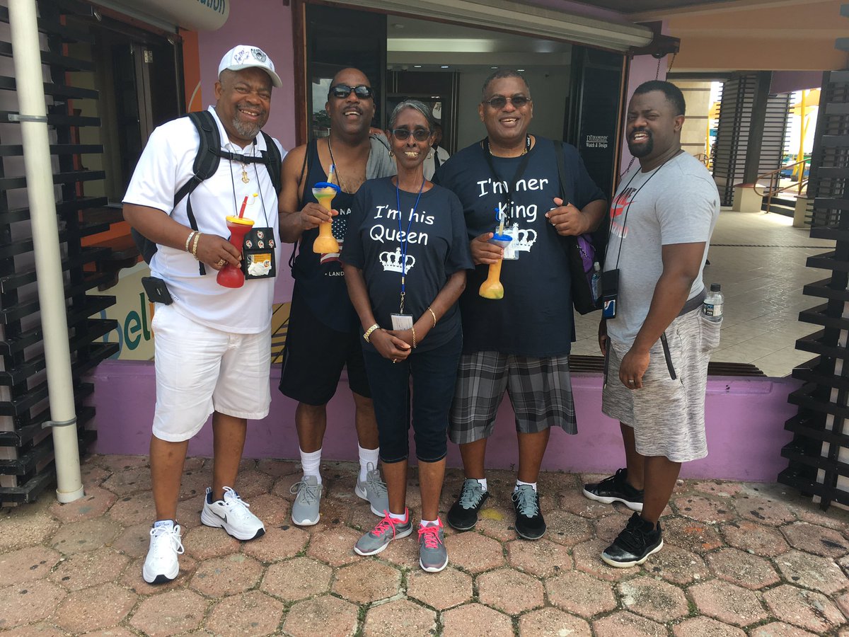 prettygrlc's tweet photo. A few more. #WeHadABAll #CruiseLife #GoOnOne #ItsFun https://t.co/ItMScp3nWE