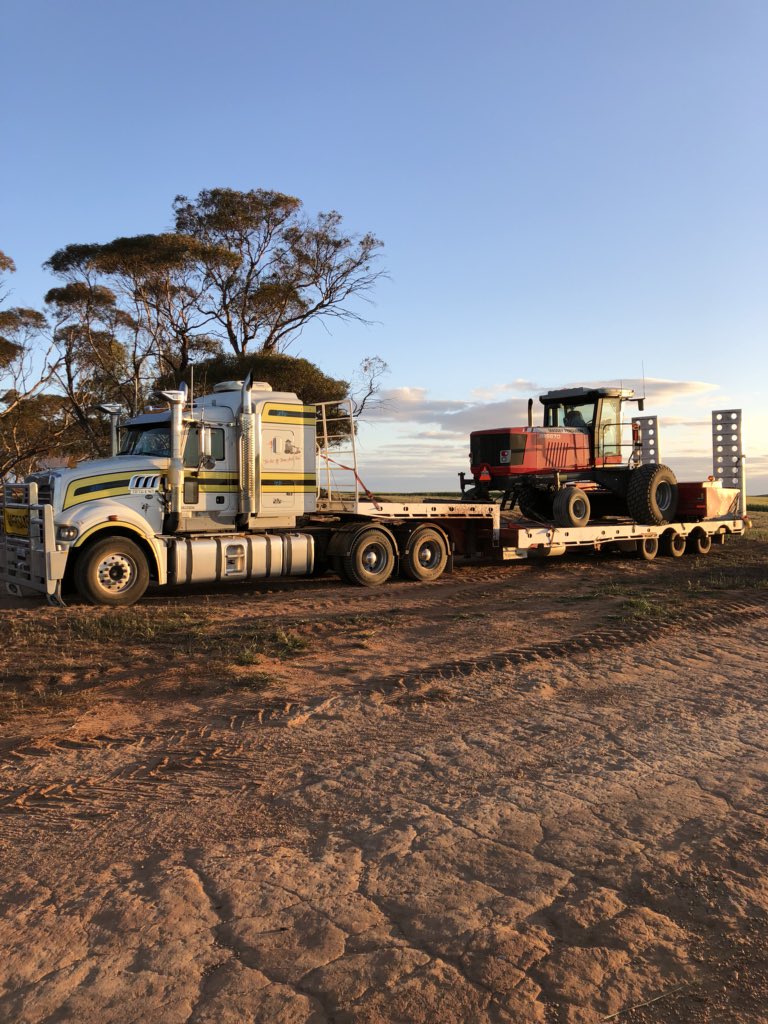 PearceCoby's tweet photo. Work wanted in the Wimmera-western districts. Baling hay and straw 2x HD 8x4x3 balers dew point steamer. arcusin bale stacker. 40f Draper windrower. Also looking to buy straw ph 0439154909 please share around https://t.co/AVo3pMjhFz