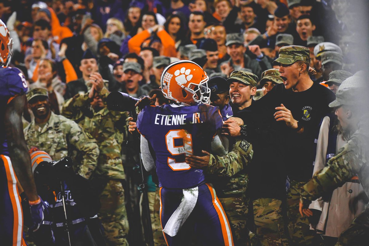 ClemsonTigers's tweet photo. Thank you to all who have dedicated their lives to protecting our country. We, your Clemson Family, are ever grateful. https://t.co/IJgwI8KPZv