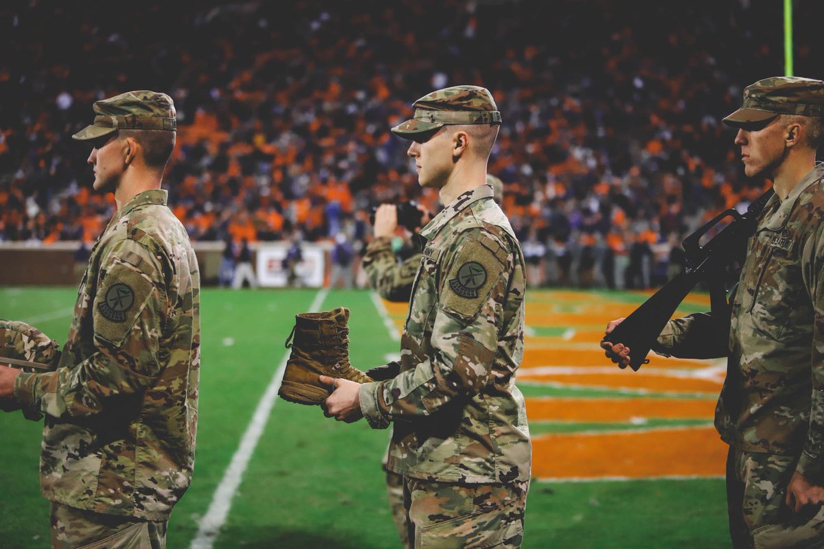 ClemsonTigers's tweet photo. Thank you to all who have dedicated their lives to protecting our country. We, your Clemson Family, are ever grateful. https://t.co/IJgwI8KPZv