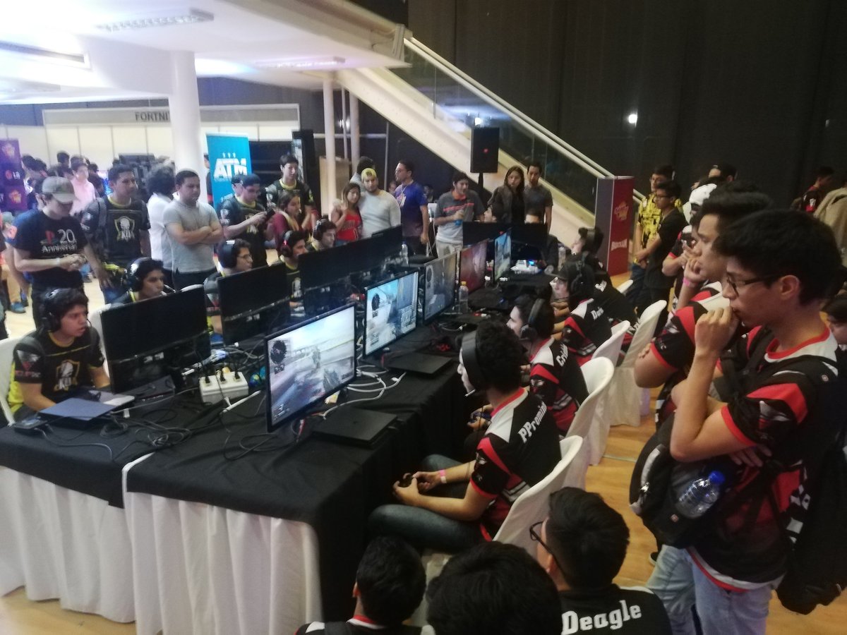 Promelteo_'s tweet photo. Un poco de lo que fue día 1 #GameFest2018 by @BroooTV #Fortnite #COD #BO4 #FIFA #BUDOKAN https://t.co/eY4i0S6Nme