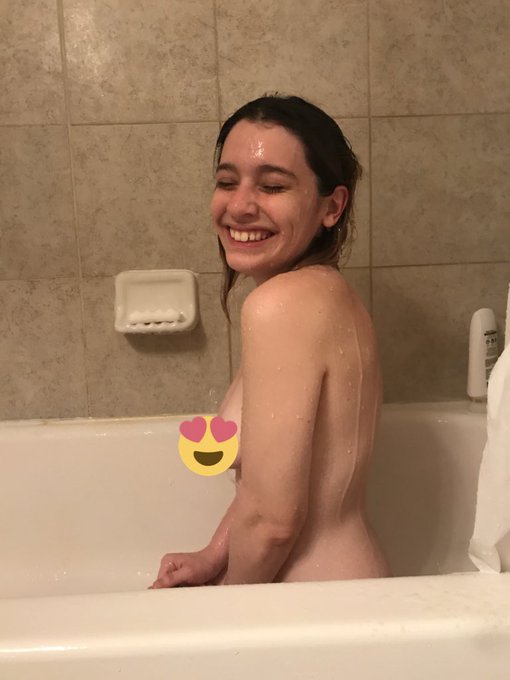 Do you like cute, wet girls? Buy my nudes! DM me &ldquo;Shower&rdquo; to buy 💕 https://t.co/r1fzCKkgwI