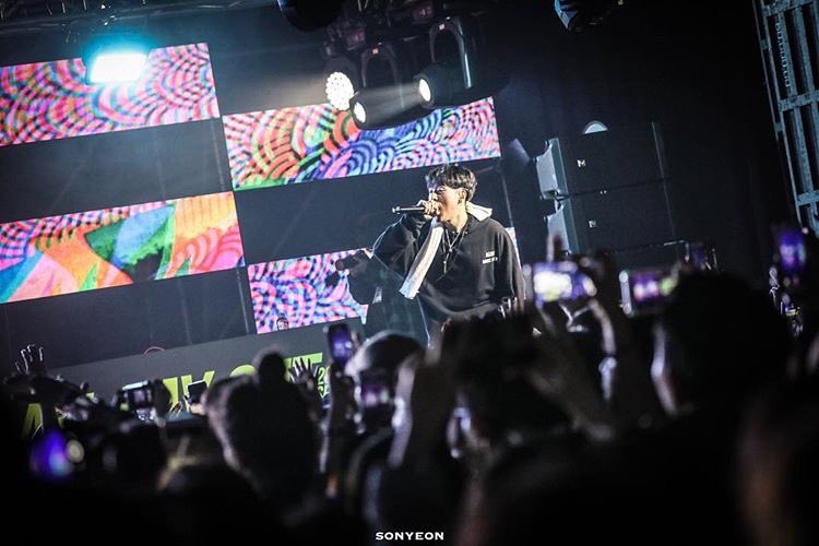 ph1boyyy_TH's tweet photo. 💜 181117 ALL DAY OUT 2018 SEOUL 
[ 📸 itsyoursonyeon's IG story : good day good night @ph1boyyy ] ©️https://t.co/RHsQeRk1n7 👈🏻🧡
#H1GHRMUSIC #하이어뮤직 #pH1 #피에이치원 #치원 #alldayout https://t.co/MMFuYgzhna