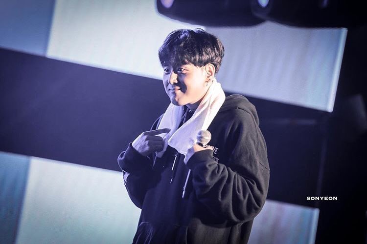 ph1boyyy_TH's tweet photo. 💜 181117 ALL DAY OUT 2018 SEOUL 
[ 📸 itsyoursonyeon's IG story : good day good night @ph1boyyy ] ©️https://t.co/RHsQeRk1n7 👈🏻🧡
#H1GHRMUSIC #하이어뮤직 #pH1 #피에이치원 #치원 #alldayout https://t.co/MMFuYgzhna