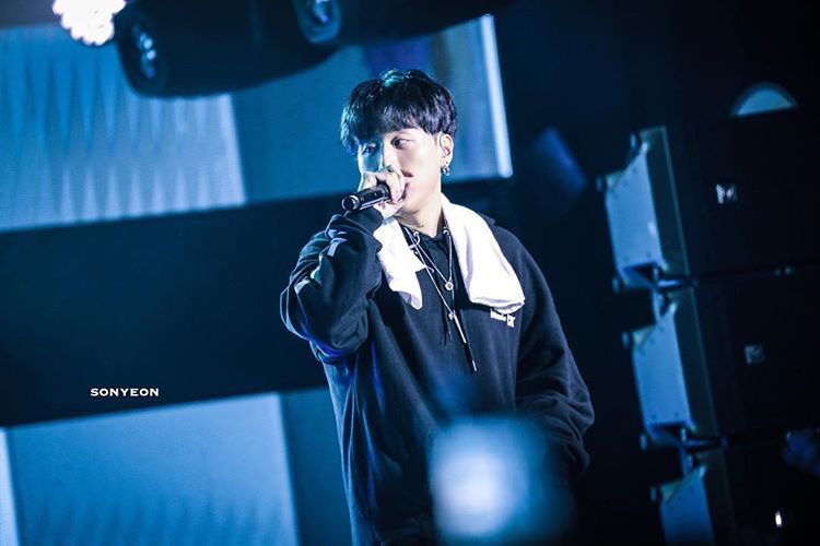 ph1boyyy_TH's tweet photo. 💜 181117 ALL DAY OUT 2018 SEOUL 
[ 📸 itsyoursonyeon's IG story : good day good night @ph1boyyy ] ©️https://t.co/RHsQeRk1n7 👈🏻🧡
#H1GHRMUSIC #하이어뮤직 #pH1 #피에이치원 #치원 #alldayout https://t.co/MMFuYgzhna