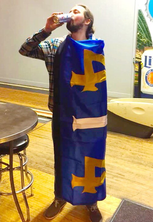 toomuchmetal's tweet photo. Official #milwaukee pose #414flag https://t.co/1e1V3vZkUe