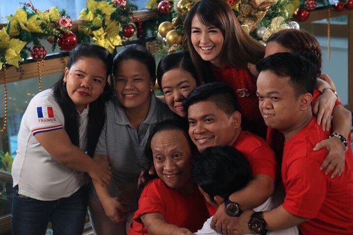 mariadongmarian's tweet photo. Marian Rivera with Big Dreams for Little People #PusoNgPasko #SundayPinaSayaTayo https://t.co/IiTOskPagg