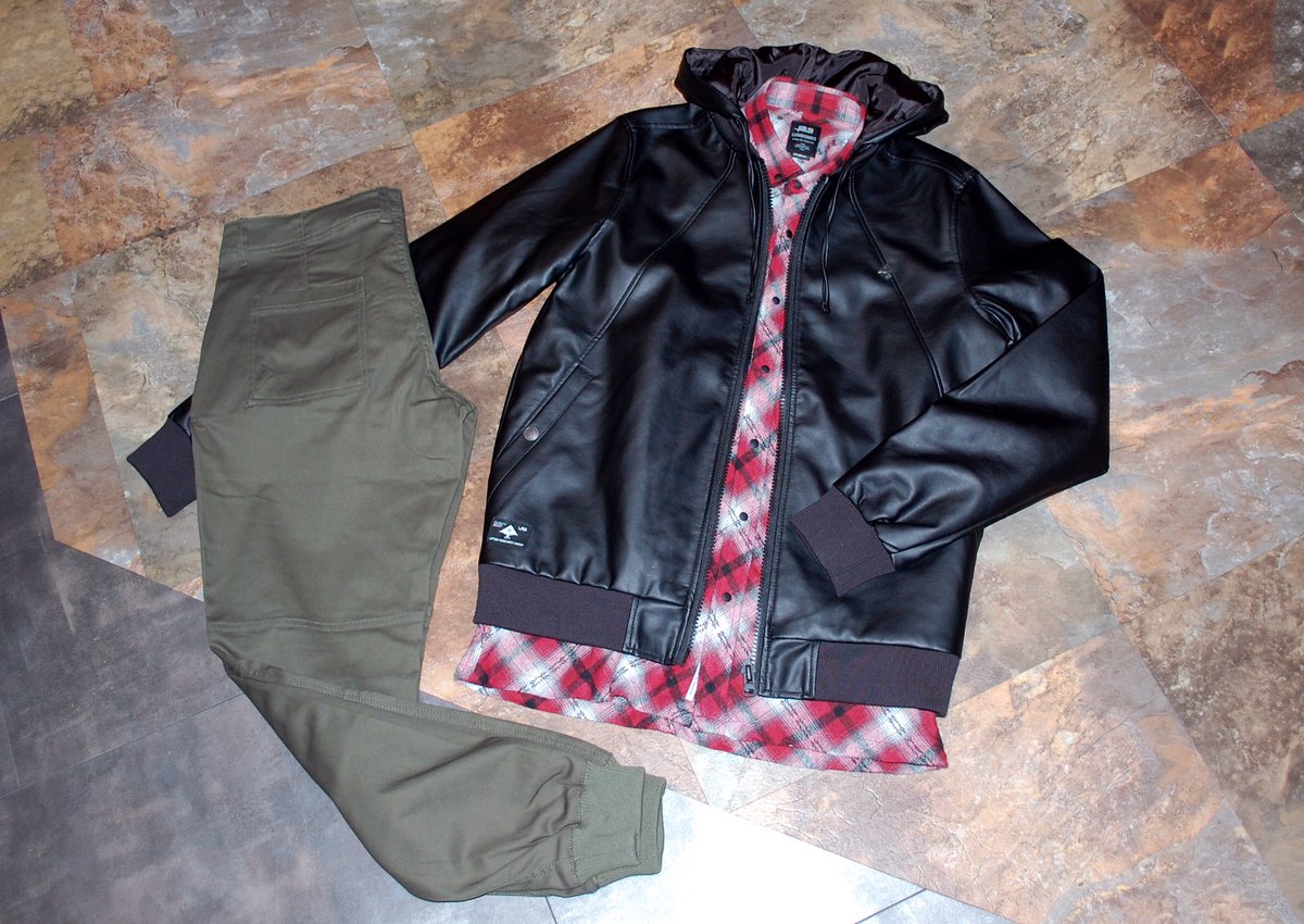 naqshtraqse's tweet photo. LRG / エルアールジー
FAKE LEATHER JACKET

いよいよアウター無しでは
生きられなくなってきましたね
フード付きなのであまりハードなイメージにならず
合わせやすかと思います！
•
#湘南
#神奈川
#藤沢
#ナクシェトラコス
#naqshtraqse
#フェイクレザー
#エルアールジー
#ファッション https://t.co/5p81TCSA4z
