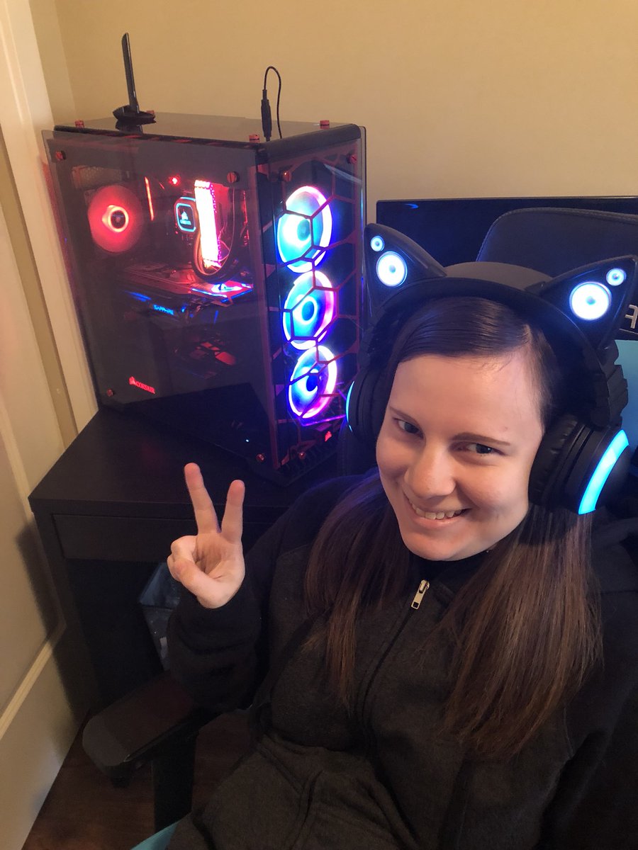 Carazard05's tweet image. @NaomiKyle @pancakepow @LoveLaughLeslie @MechaAmigo @rikaconfesses 

Finally got the computer all built! It’s been a while but thanks again for the awesome panel at PAX! The computer runs like a dream :) 
#youcanbuildit #firsttimebuilder #paxwest