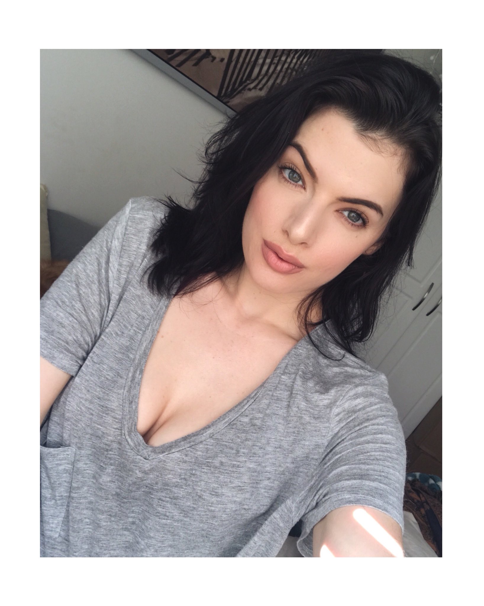 Hello ✨ https://t.co/xgykxfZDx1