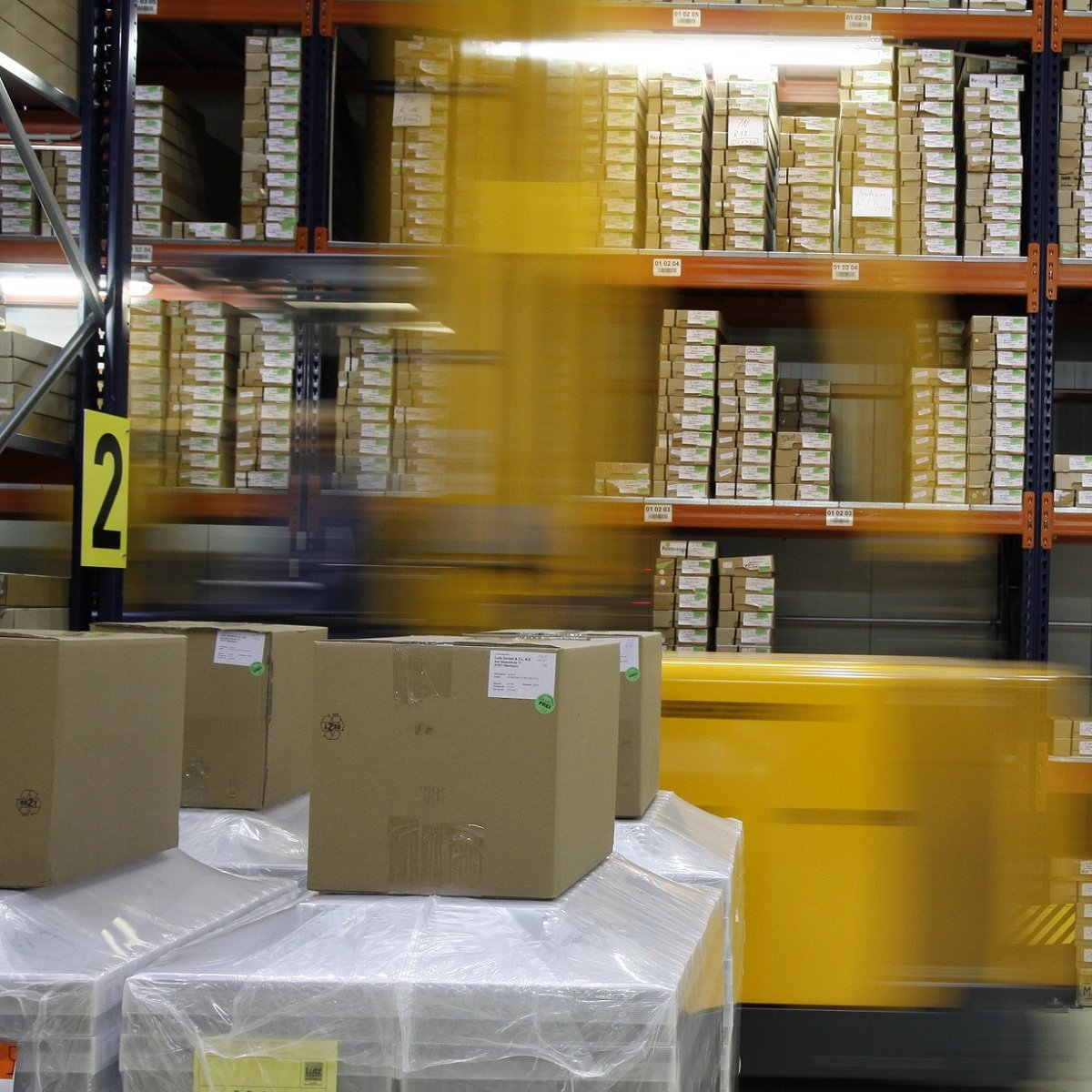 GlobalSources's tweet photo. Do you get FBA prep done in the US? @ranjoran gives 4️⃣ reasons why you should get it done in China instead. #Amazon #ecommerce https://t.co/CIhoUIxh8h https://t.co/feQePmfRou