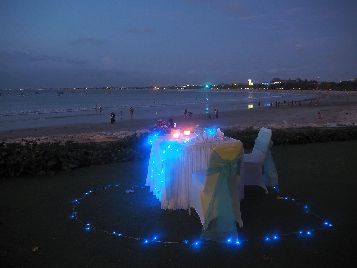 boardwalk_kuta's tweet photo. Treat your loved one to a delicious and romantic dinner at Boardwalk. ❤️
#BoardwalkBali
.
.
.
#thebalibible #baligardenbeachresort #visitbali #balibucketlist #baligasm #balidaily #baliadvisor #balifoodies #explorebali #baliholiday #bali #balibeachclubkuta #romanticdinner https://t.co/Kp5X72OrC4