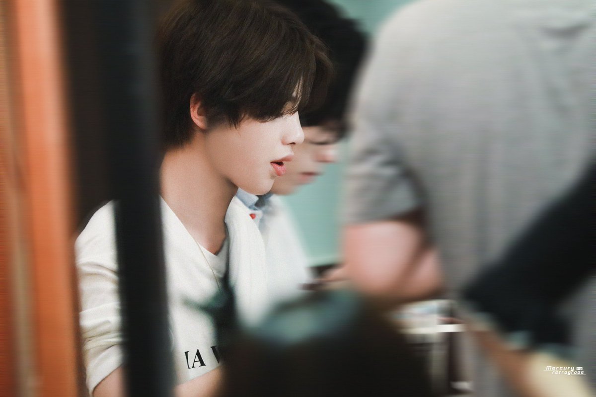 MercuryRetrogr4's tweet photo. 180927 乌镇 HD 3p 🍜

🚫Do not delete logo,share with cr please.

#黄明昊 #Justin #저스틴 #JustinHuang #HuangMinghao https://t.co/MqyoulGeVb