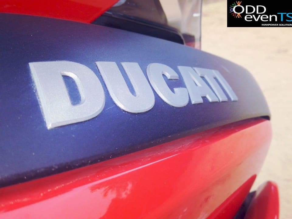 teamoddevents's tweet photo. Driving a bike is just a great feeling, But driving a Ducati is just like flying.
#speed
#ducati
#testdays
#Oddfamily
#oddevents
#Manpowermanagment
#thatshowwedoit
#teamoddevents
#oddeventfamily
#ducatiindia
@IndianGPF1 https://t.co/JbfSqvyh6z
