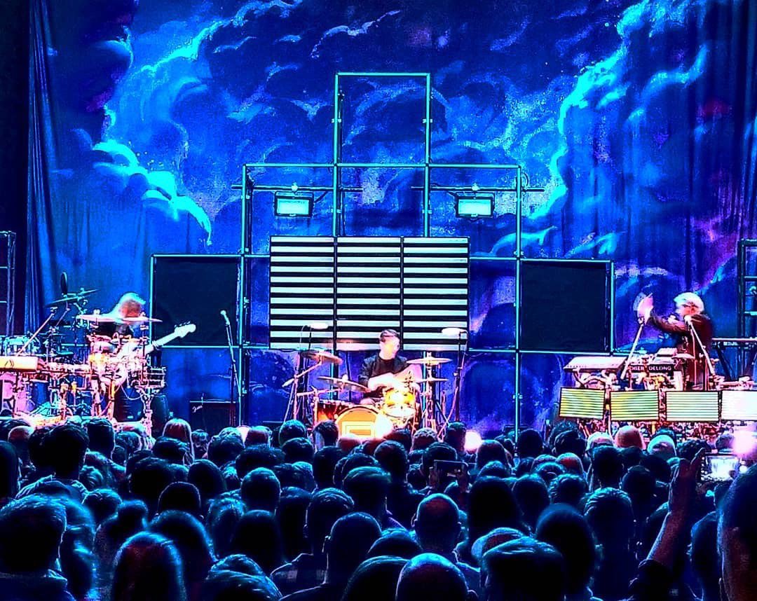 Delong_Updates's tweet photo. Robert live at @sfmasonic in San Francisco, CA!!
๐ธ: @mrshaunwillett (IG)
.
.
#robertdelong #theclicktour #ajr https://t.co/S6mg6L2Yqe