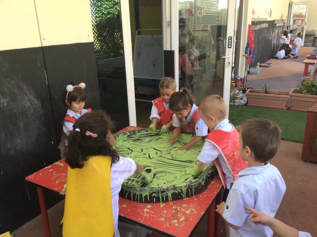 KG2 messy fun play, investigating making gloop 😊
#diadubai#happiness#exploration
