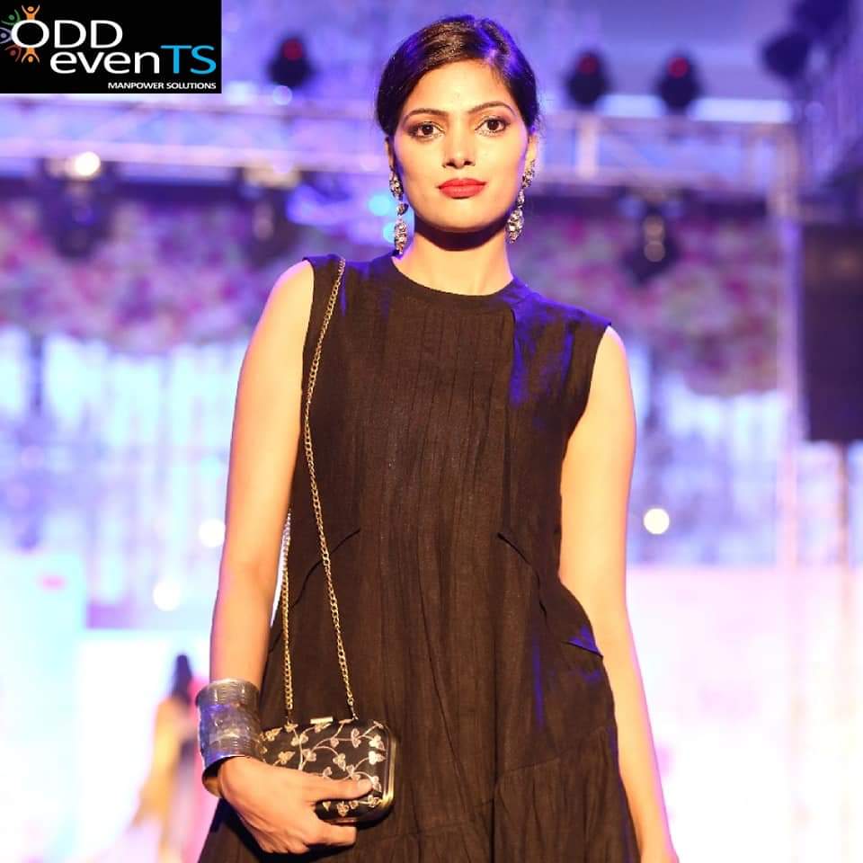 teamoddevents's tweet photo. Fashion is like eating, you shouldn't stick to the same dish everyday. 

#faishonshow
#Alwar
#Hostesses
#Models
#Rampshow
#Teamof30
#Eventmanpower
#Oddevents
#Teamoddevents
#Thatshowwedoit
#fashionweek 
#newfashionways https://t.co/is9wjM7uPs
