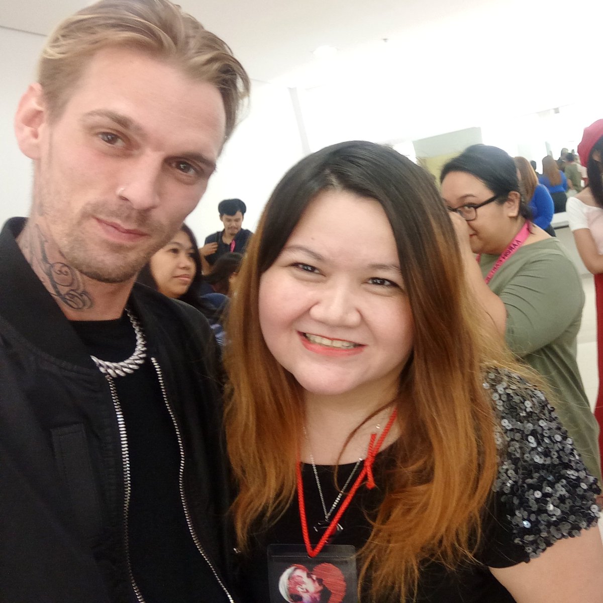 jacquelinemegan's tweet photo. So happy to meet you #AaronCarter @aaroncarter ! Loved you since #IWantCandy and #ImAllAboutYou.On my recurring playlist is #FoolsGold !! #AaronCarterMNL #aaroncarterliveinmanila @Kbeamevents #meetingcelebs #meetandgreet #celebrities https://t.co/nElSRFO1Ik