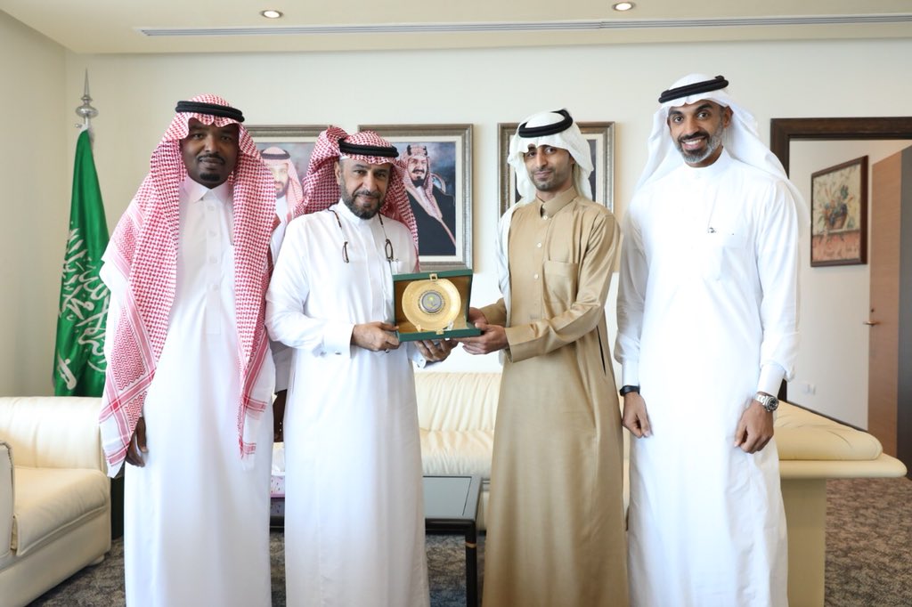NCMKSA's tweet photo. كرّم معالي الرئيس العام للهيئة العامة للأرصاد وحماية البيئة الأستاذ عبدالعزيز الشماخي بمناسبة حصوله الميدالية الذهبية في مع��ض وارسو الثامن عشر للاختراعات ببولندا باختراع( قارب ذكي لاكتشاف التلوث النووي)
#نرصد_ونحمي 
#الهيئة_العامة_للأرصاد_وحماية_البيئة https://t.co/pRyasVofbg