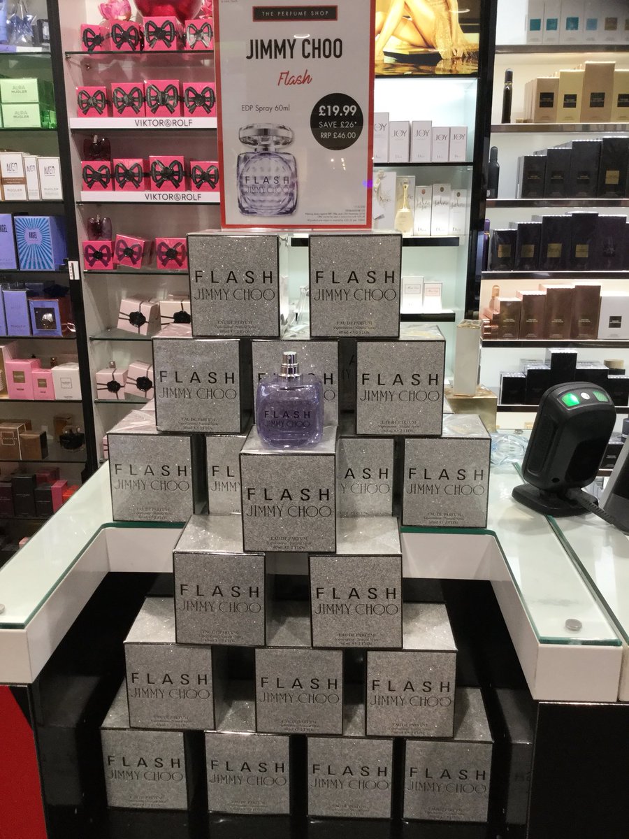 Tps180's tweet photo. #jimmychooFlash BLACKFRIDAY HOT DEALS HAS ALREADY STARTED!!!! 🎉🎉🎉 #flash #sale #blackfriday #excited @TPSPeople @intuVictoriaCen @amurphytps https://t.co/R2Wg5GKaJR
