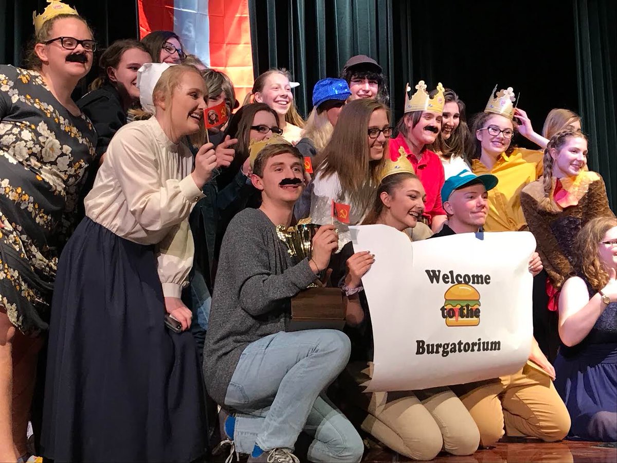 OakmontTheatre's tweet photo. Congratulations ‘20s on your #Interclass18 achievement, & thank you seniors, sophomores & freshmen for your dedication to drama and our shared stage. @OakmontRegional is, for sure, a special school and in @OakmontTheatre you ALL belong. #WeAllFly #BigEyes #SoProud
onto #Evita19 https://t.co/pAxPaBV31v