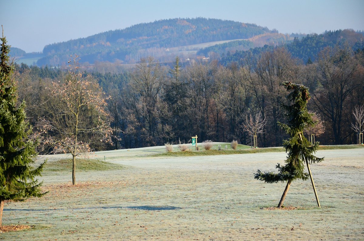 GCCeskyKrumlov's tweet photo. Jeste 2 tydny golfove sezony 2018, rana uz jsou mraziva, ale jak to slunce rozpusti, uzivame si #enjoygolfkrumlov #ceskykrumlov https://t.co/7GcJ41eIku
