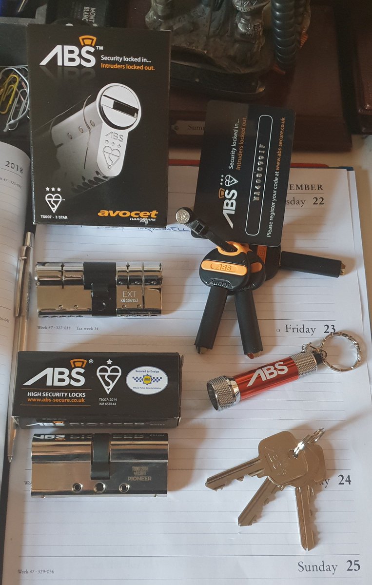 LenTheLock's tweet image. Ok I'm ready for the cold snap next week thanks @avocetabs now to check out these bad boys as well. #Security #LocksWithHeart #LocksmithsWithHeart but apparently clearing up the leaves comes first so SWMBO tells me!