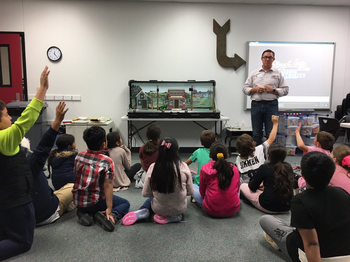 KatinaOsth's tweet image. Had a great presentation by Mr Moffitt, one of our parents, about electricity and staying safe around it. Awesome model behind him!! #SKawesomesince1967 #CSISD #science #parentinvolvement @SchneiderElec