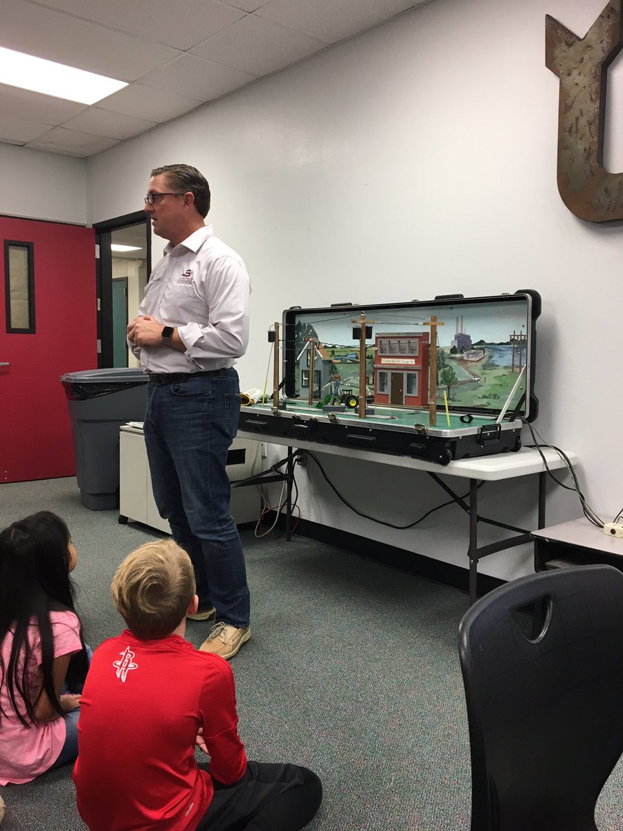 KatinaOsth's tweet image. Had a great presentation by Mr Moffitt, one of our parents, about electricity and staying safe around it. Awesome model behind him!! #SKawesomesince1967 #CSISD #science #parentinvolvement @SchneiderElec