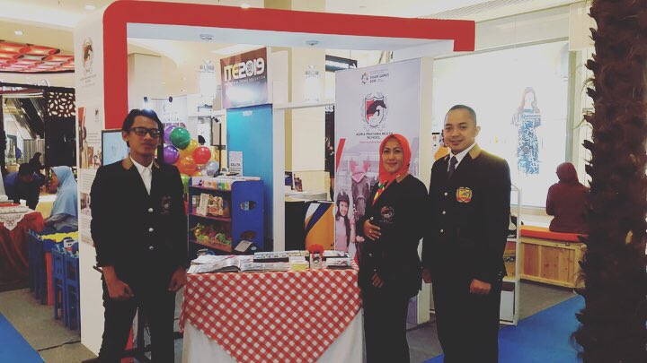SMA_APM's tweet photo. Thank you Jakarta ! This is last day Education Fair at Kota Kasablanka @kotakasablanka Hope to see you soon at our school 😊
.
For more information and registration, please contact : 0811 191 401 (Mr. Ahmed) https://t.co/skiKvOYs0N