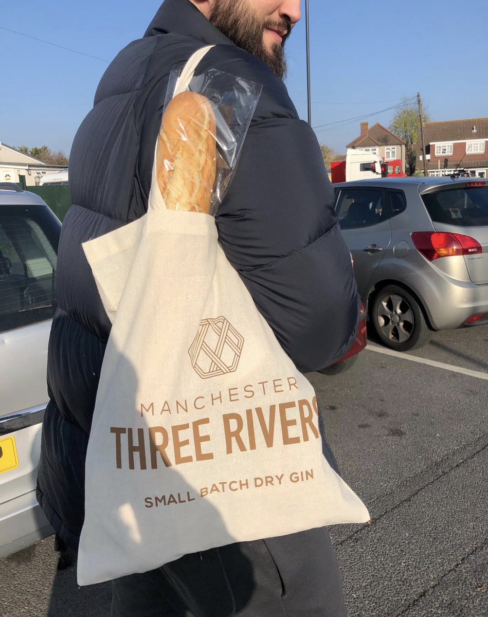 •
•
•
•
We love your bag Sir! 
#london
#ThreeRversGin #waitrose #breadbag #SundayBrunch 
#SundayMorning #bread #sunday
#shoppingstar #mcrthreeriversgin #thelastworddrinks