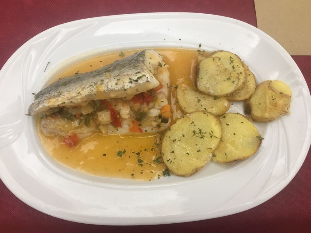 BarSurAvila's tweet photo. ¿Aún no sabes que comer hoy? Tenemos más de 100 combinaciones posibles para que siempre comas lo que más te gusta. ¿Lo quieres en casa?, llámanos y te lo llevamos ☎️920255466. #HoyMenúDelSur https://t.co/4aU6JfOrkI