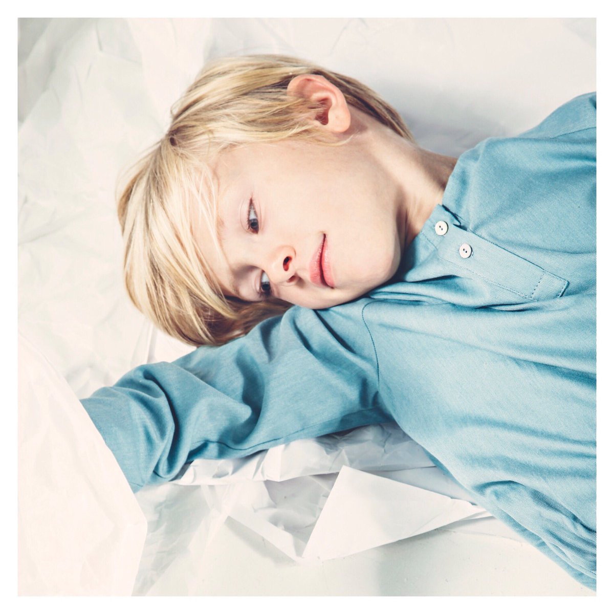 Lazy Sunday ✨
.
.
Picture by @kidsphy for the project #allaboutchristmas with <a href="/pauletpaula/">Paul&Paula</a> last year. .