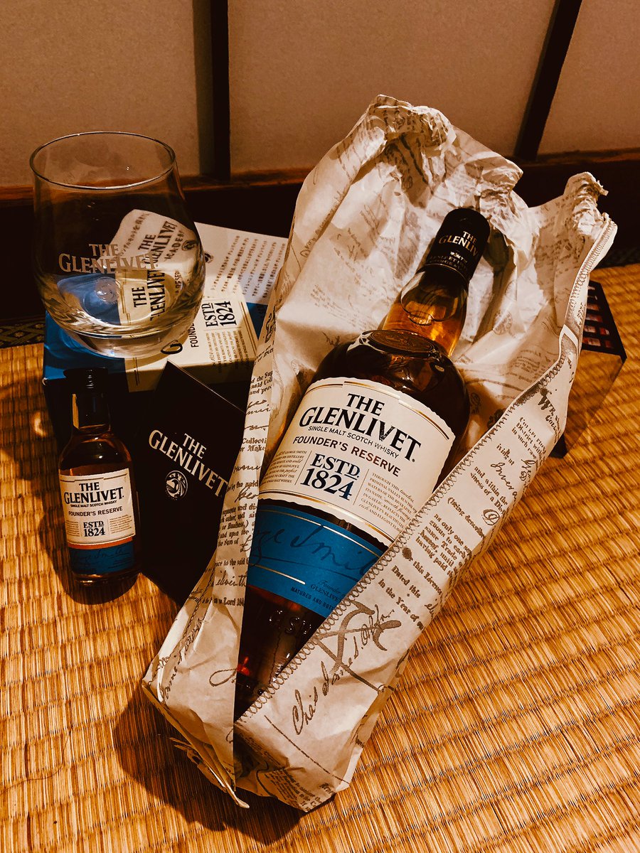 tokyotriangle1's tweet photo. 店頭販売でグラスとミニチュアボトルに釣られて購入(^_^)a https://t.co/u0xbGtcxOf