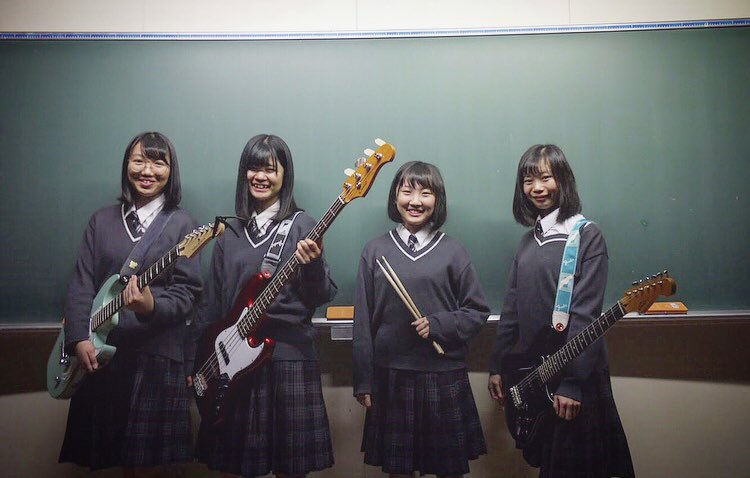 Chou_Quatre's tweet photo. アー写変えました✌︎ 
と
オフショットです
めいありがとう🙇🏻‍♀️ https://t.co/vqaU3KeZvD