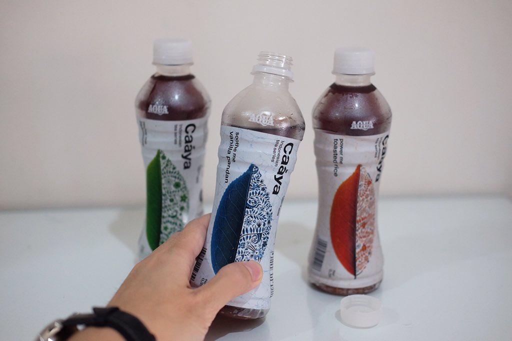 handokotjung's tweet photo. Baru nemu nih teh rasanya unik begini, ada rasa kayak Vanilla Pandan sama Beras Panggang.
Yang Vanilla Pandan wangi dan rasanya ngingetin akan kue jajanan pasar. Yang Beras Panggang rasanya manis dan sedikit pait, kayak kenangan saat bersamanya.
#IndonesiaYangSebenarnya https://t.co/cA94852jXz