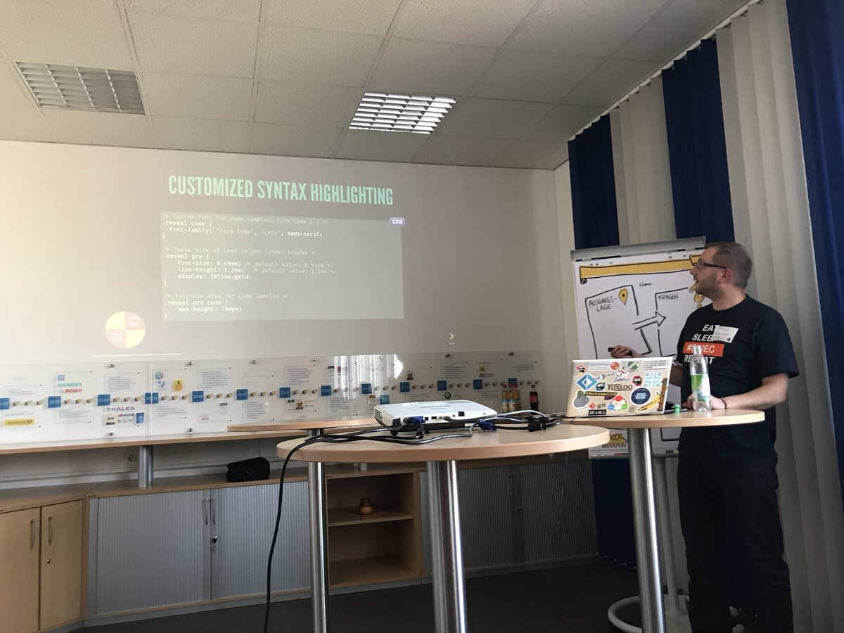 Latti_Nbg's tweet photo. Reveal.js-Session with @drechsler at #SWEC18. A very interesting präsentation software https://t.co/SCyJEOK1PY