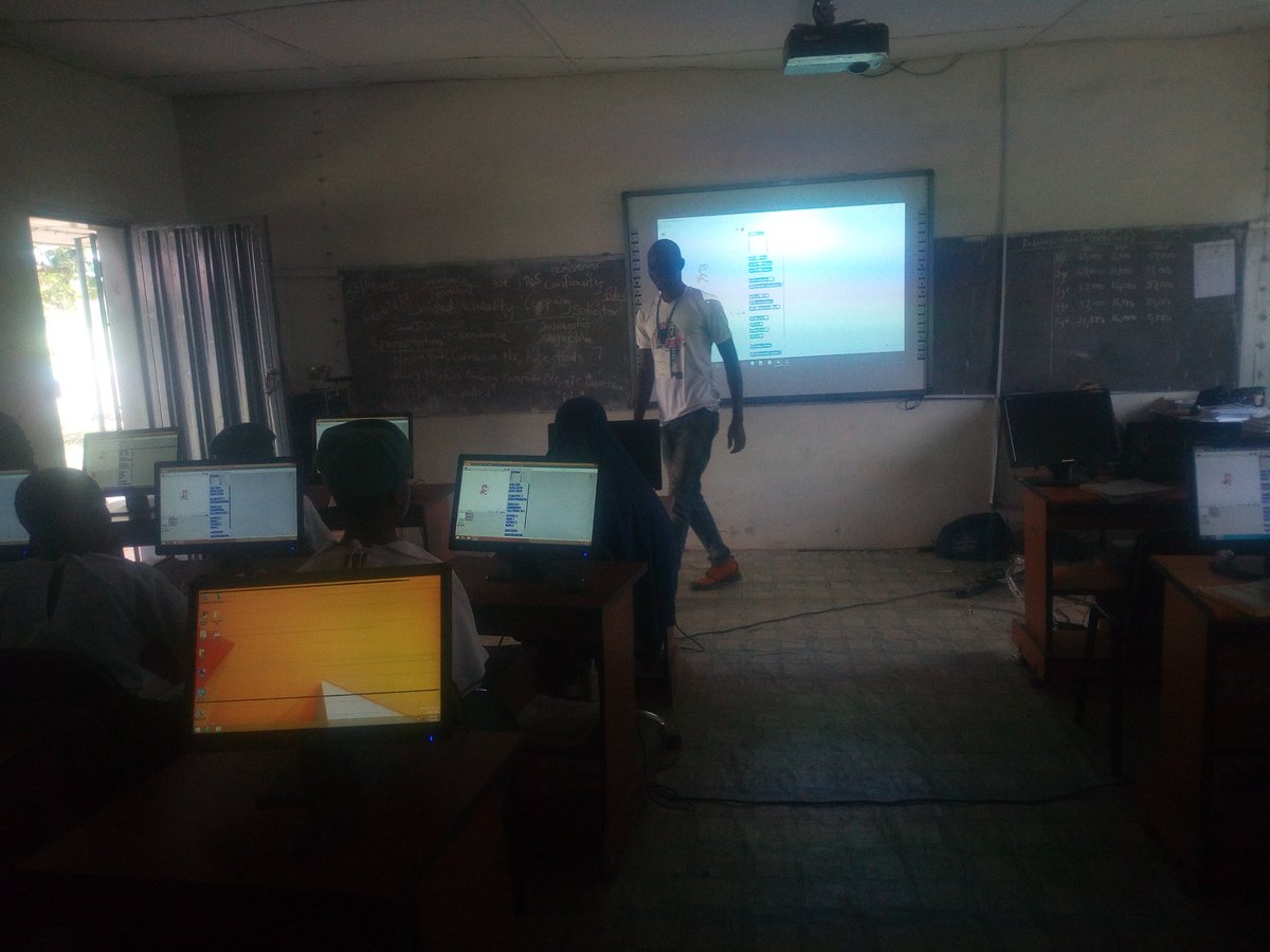 OmolewuSunday's tweet photo. #Throwback
#AfricaCodeWeek2018
#DayOne
#AtCommunityGrammarSchoolOtu
@code_kajola
@AfricaCodeWeek
@GoogleForEdu
@googleafrica https://t.co/W5xCY9THEf